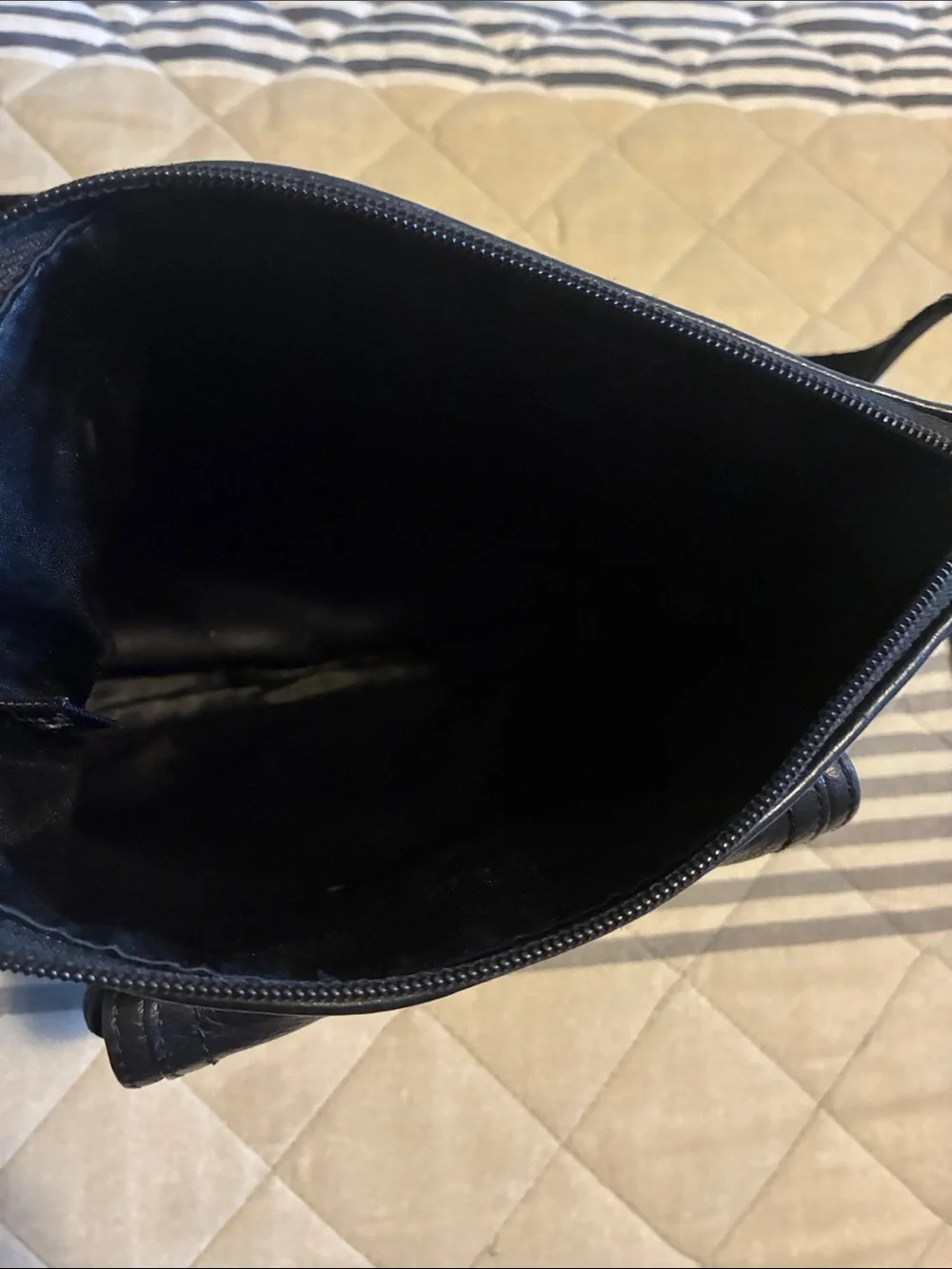 Coach Vintage Park Black Pebbled Leather Swingpack Crossbody + silver turnlock